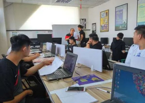 易企秀、有图、MAKA、兔展四大H5制作平台收费模式有什么区别？