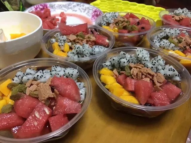一个人摆摊做甜品什么甜品好做?