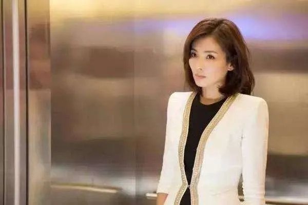 王珂到底在做什么生意,为什么两次欠下巨额债务?