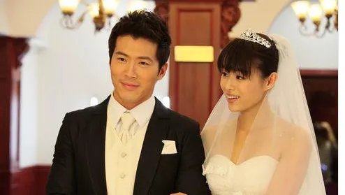 胡杏儿除了老公李乘德交了几个男朋友?