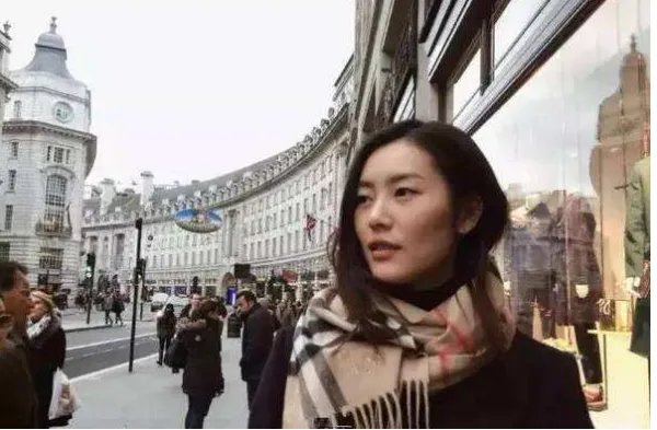 刘雯首次缺席了时装周，原因是什么？