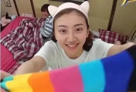 有哪些明星的机场素颜照其实是“伪素颜”?怎么做到的?
