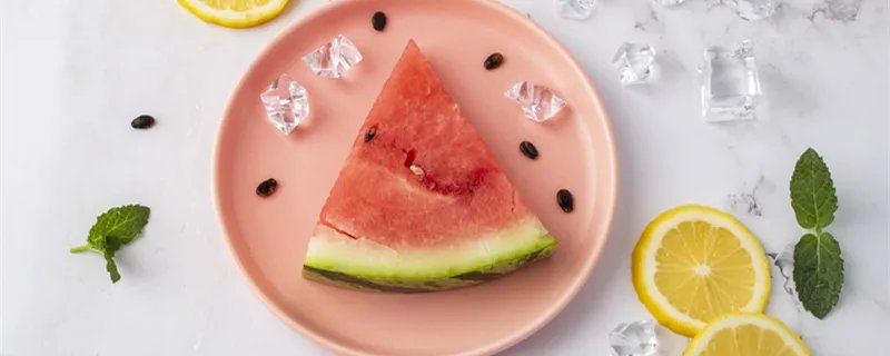 西瓜皮怎么做菜才好吃 西瓜皮怎么做菜才好吃西瓜皮怎么吃不硬