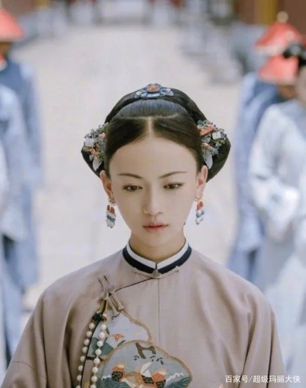 看到谭松韵,吴谨言是否因为拒演《锦衣之下》而感到后悔?