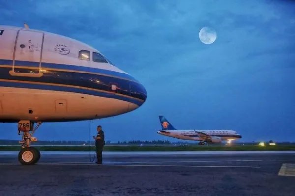 民航局再向三航班发出熔断指令,这对航空公司有何影响?
