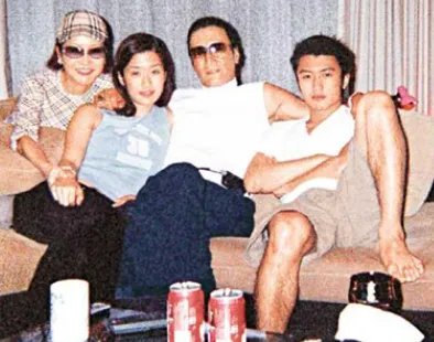 谢贤与前妻狄波拉生了一对优秀的儿女,为什么最后还是以离婚收场?