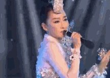 你知道哪些明星当众假唱被揭穿?