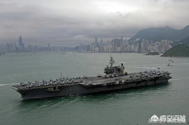如果福特号核动力航母停在海上就被打,什么方法都行,要多久可以打沉?