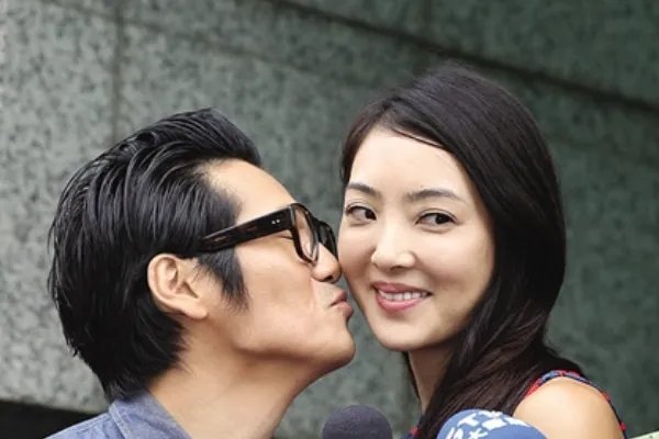 曹格妻子发文称在面临人生中的考验，如何评价娱乐圈明星的现状？