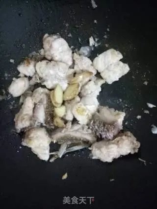 青蒜焖鱼