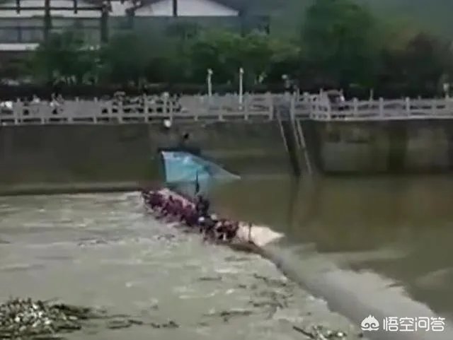 4月21日，广西桂林两龙舟翻船17人死亡的特大事故，我们应吸取什么样的教训？