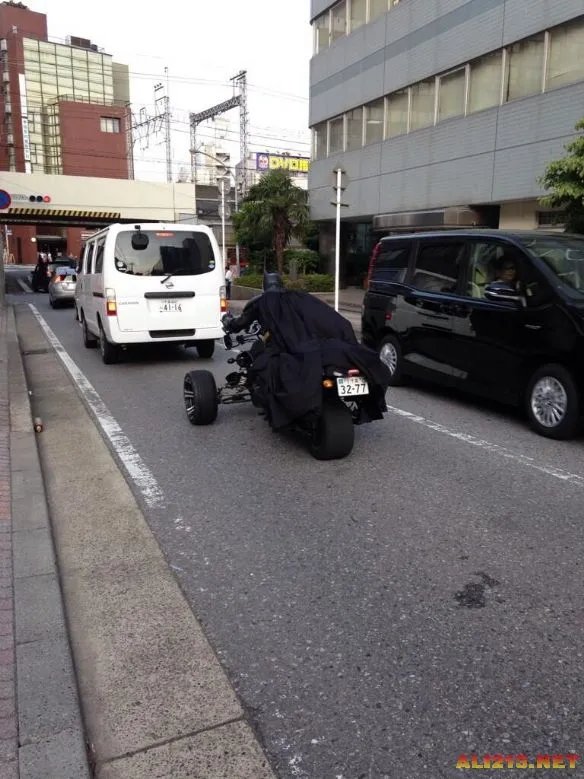 蝙蝠侠现身日本高速公路!只是这个车有点不一样