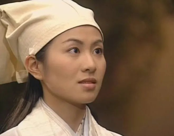 女扮男装唐嫣、鞠婧祎被吐槽, 哪些女星让人惊艳?