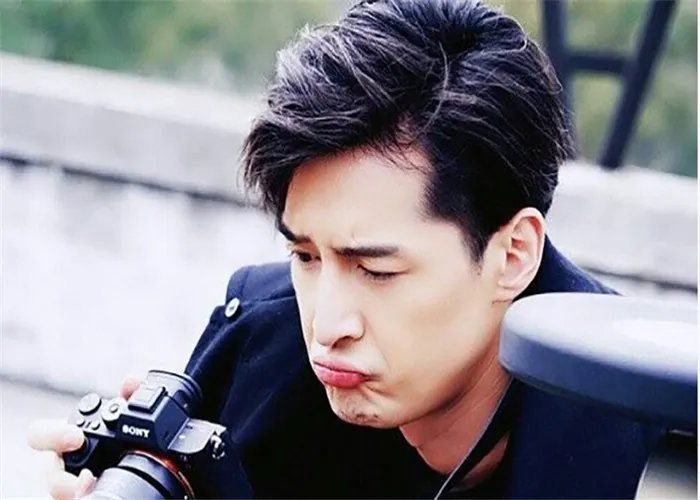 彭于晏和什么人合照被戏称“官宣”了？胡歌为什么要祝福他们？