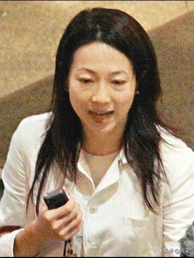谭咏麟的现任妻子照片？
