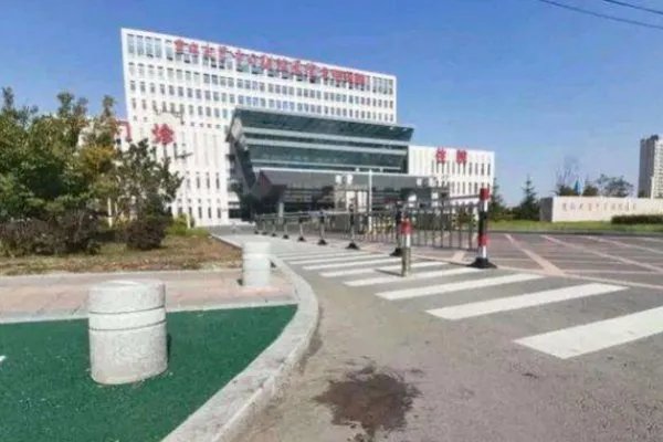 作为一个救死扶伤的机构,为何医院门口车祸无人救治呢?