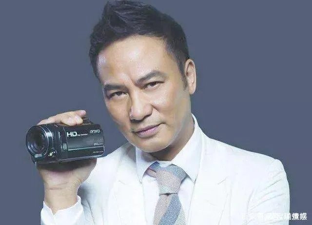 任达华被刺后还在群里求助,竟用这两个字说行凶者,修养太好了,哪两字?