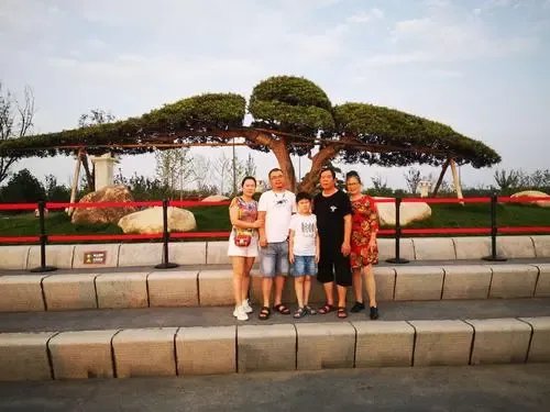大学想休学一年带爷爷奶奶旅游，你觉得可行吗？