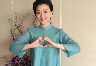 气质优雅的杨澜,她的脸在素颜照中是什么状态?