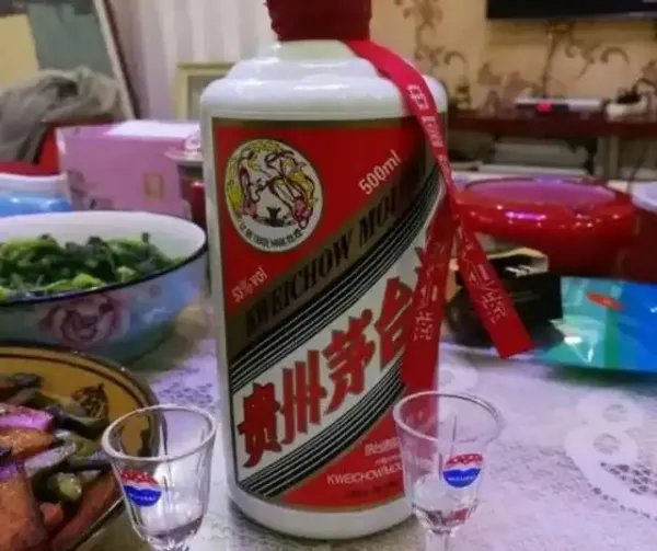上海一民警吃野味喝茅台不付钱,是“以权谋私”还是另有内情?