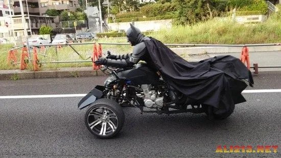 蝙蝠侠现身日本高速公路!只是这个车有点不一样