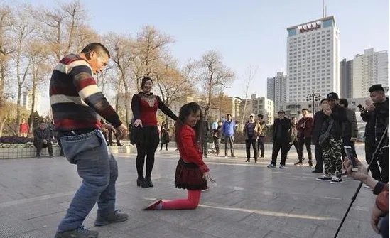 郑州公园叫停“尬舞” 是怎么回事？