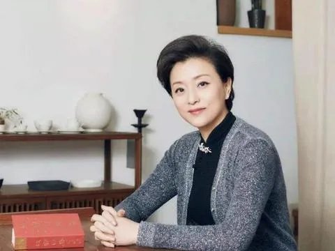 气质优雅的杨澜,她的脸在素颜照中是什么状态?