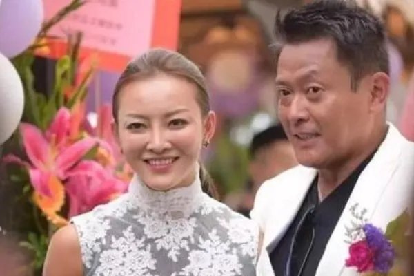 两人分道扬镳早有预兆,魏骏杰老婆张利华出轨前都有哪些表现?