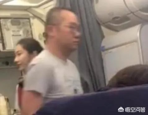 著名主持人涂磊脚蹬机舱自称有毛病被批评,是我们的社会包容性不够吗?