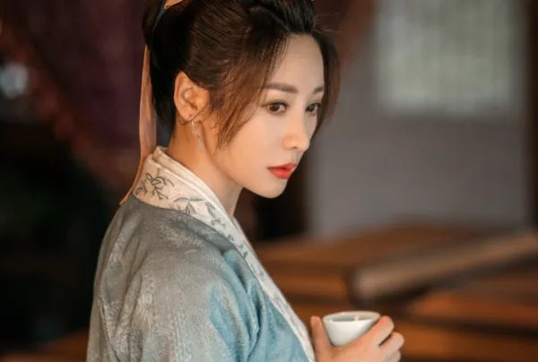 《梦华录》柳岩把男人丢到水里，侧面反应了什么问题？
