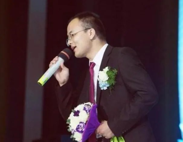 婚礼新郎独唱最火歌曲 婚礼新郎父亲致辞