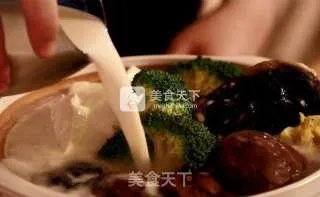 鱼头酸菜煲