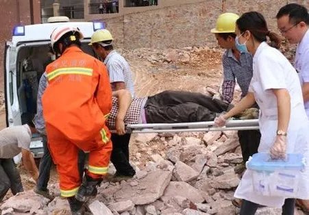 高空钢筋砸中女工事故始末是什么?