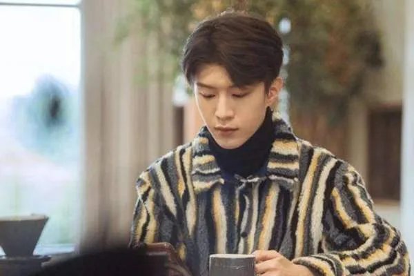 范丞丞方声明辟谣:恋情不实!为何艺人都难逃“被恋爱”的魔咒?