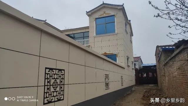 院子外墙用实墙好还是做护栏好?