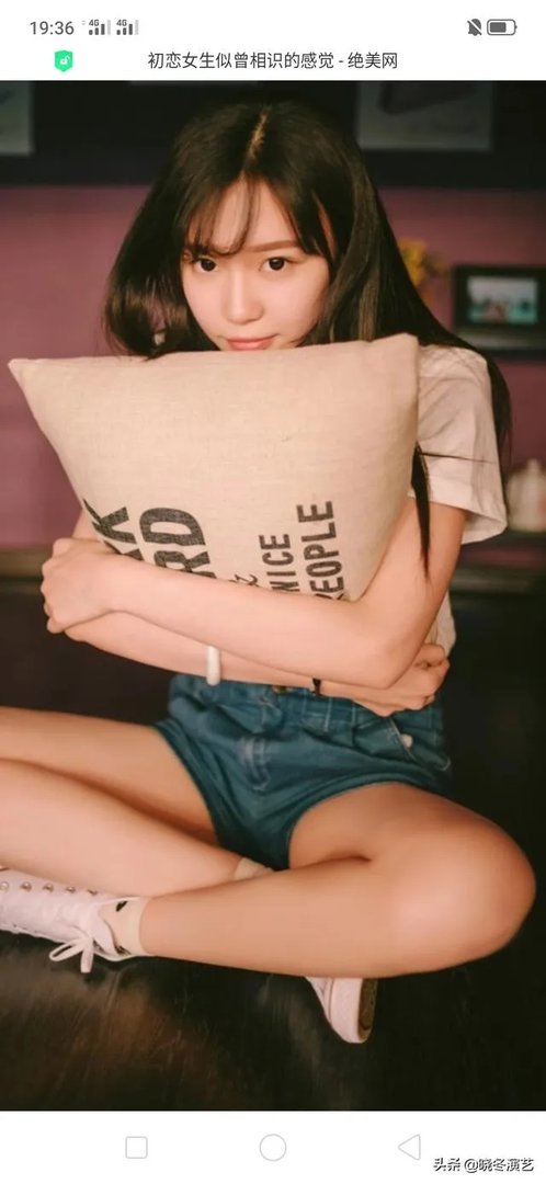 夏天为什么很多女人穿短裤露着腿,男人却穿着长裤?是因为女人的腿比男人好看吗?