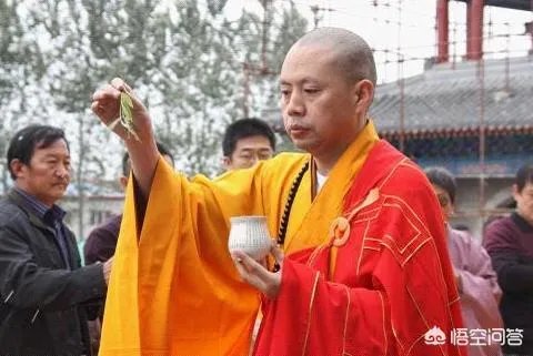 你怎么看待延参法师通过网络(直播)宣讲佛学文化的行为?你喜欢延参法师吗?