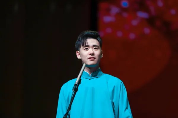 张云雷分享自己已做完近视手术照，他的相声功力如何？