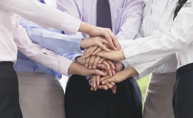 鸿星尔克是哪个国家的品牌 揭老板吴荣光个人简历