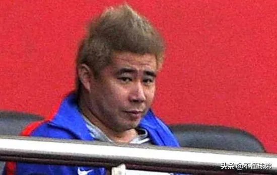 19岁被曼联350万英镑签下,曾是C罗队友,国足天才球员董方卓现状如何?