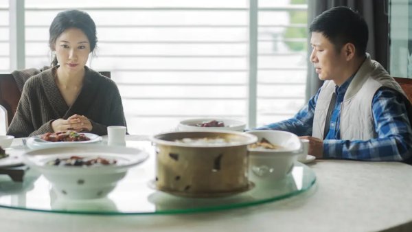 同居3年，我去见准公婆，婆婆给了见面礼，吃完饭我就报了警，我错了吗？