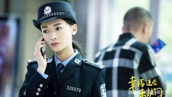看到谭松韵,吴谨言是否因为拒演《锦衣之下》而感到后悔?