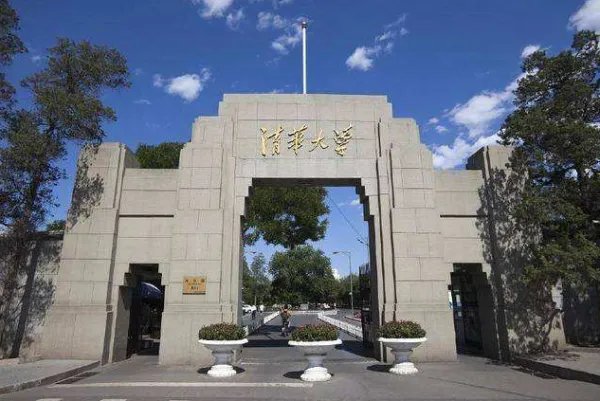 清华大学新闻与传播学院分小专业吗?