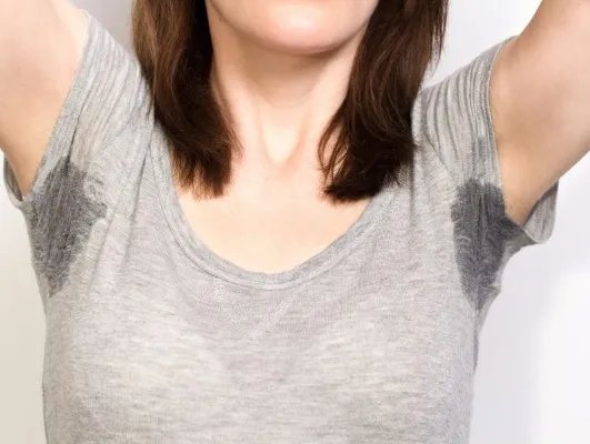 女人身上这3个部位老出汗，暗示可能存在健康隐患，别大意了 