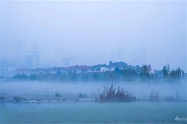 上海上空现海市蜃楼,这是由于什么原因出现的这种现象?