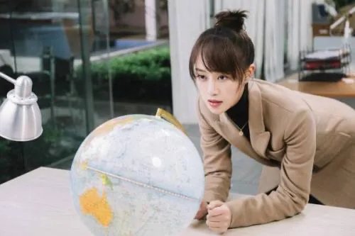 蓝盈莹回应从北京人艺辞职，怎么看待这件事？