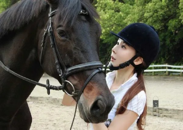 “台湾第一美女”萧蔷51岁还满脸胶原蛋白,美了一辈子的她为什么一直没有结婚?