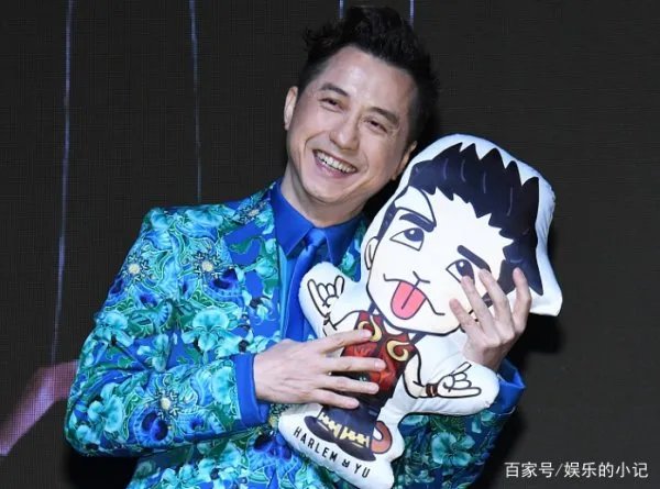 他是毁掉庾澄庆家庭的真凶,殴打伊能静,如今还是一个人生活,他是谁?