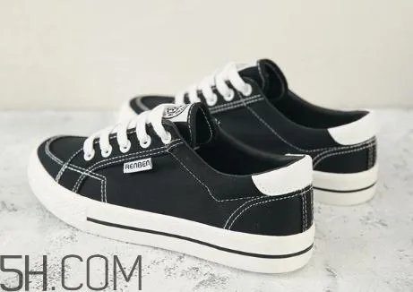板鞋要买大一码吗?板鞋会越穿越大吗?