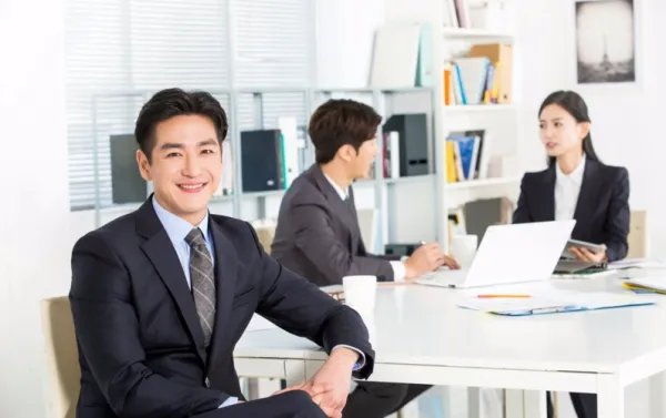 中年人辞职创业失败，生活压力很大，该重新回去上班吗？